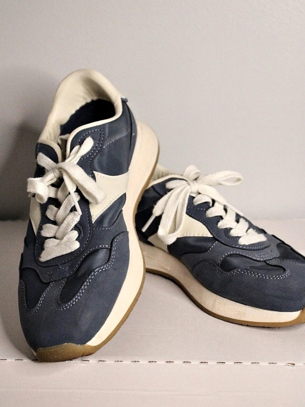 Time and Tru Women's Retro Inspired Sport Sneakers Blue & White US 8.5